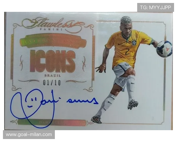 足球巨星亲笔签名球星卡现场火爆粉丝热情一睹偶像风采