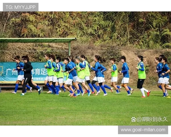 足球明星的一天：从清晨训练到夜晚休息的高强度日常揭秘