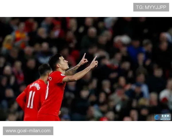 铁柱再现球场神技 足球传奇新篇章开启豪门征战